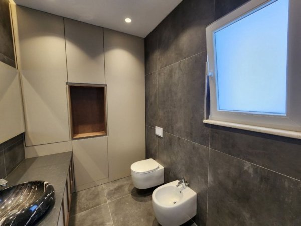 Tirane, shitet Vile 3+1 Kati 1, 355 m² 700.000 € (TEG)