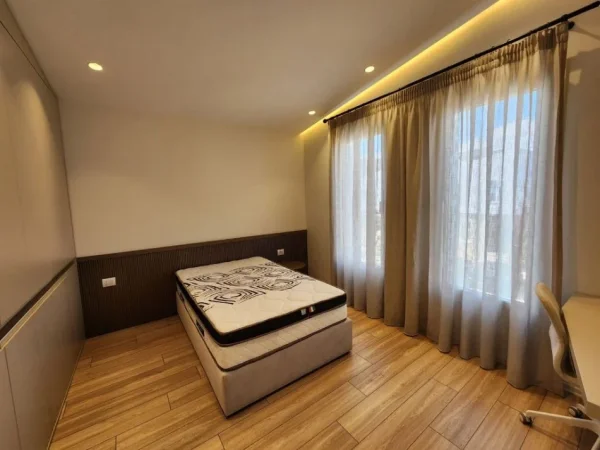 Tirane, shitet Vile 3+1 Kati 1, 355 m² 700.000 € (TEG)