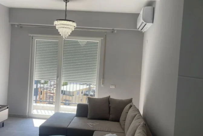 Tirane, jepet me qera apartament 2+1 Kati 7, 105 m² 700 € (prane shkolles Niket Dardani)
