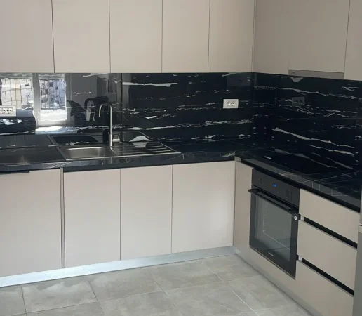 Tirane, jepet me qera apartament 2+1 Kati 7, 105 m² 700 € (prane shkolles Niket Dardani)