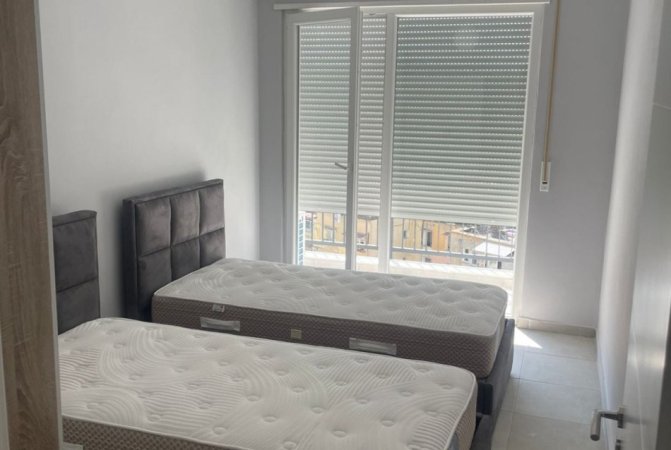 Tirane, jepet me qera apartament 2+1 Kati 7, 105 m² 700 € (prane shkolles Niket Dardani)