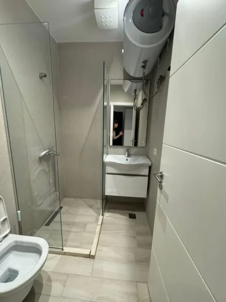 Tirane, jepet me qera apartament 2+1 Kati 1, 85 m² 700 € (Inxhinieria e ndertimit)