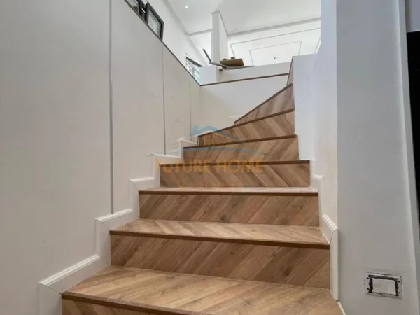 Tirane, jepet me qera ambjent biznesi Kati 7, 303 m² 2.500 € (KOMPLEKSI DELIJORGJI)