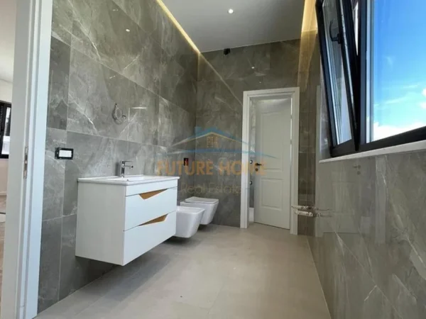 Tirane, jepet me qera ambjent biznesi Kati 7, 303 m² 2.500 € (KOMPLEKSI DELIJORGJI)