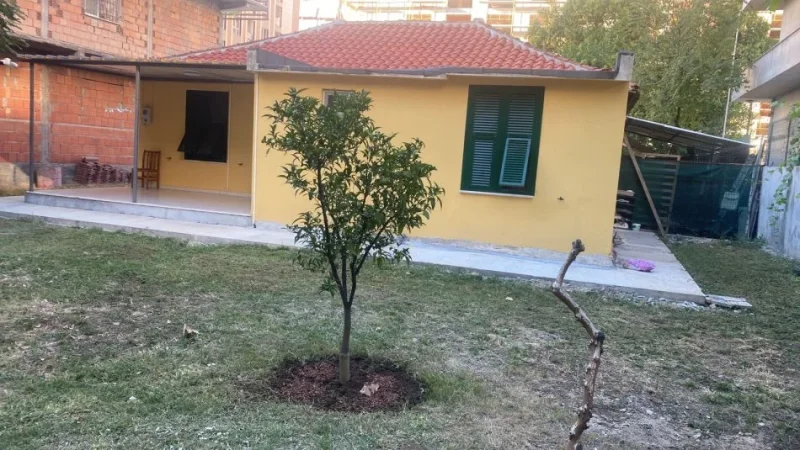 Tirane, jepet me qera apartament 2+1+Ballkon Kati 1, 80 m² 500 € (FUSHA E AVIACIONIT)