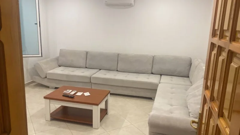 Tirane, jepet me qera apartament 2+1+Ballkon Kati 1, 80 m² 500 € (FUSHA E AVIACIONIT)