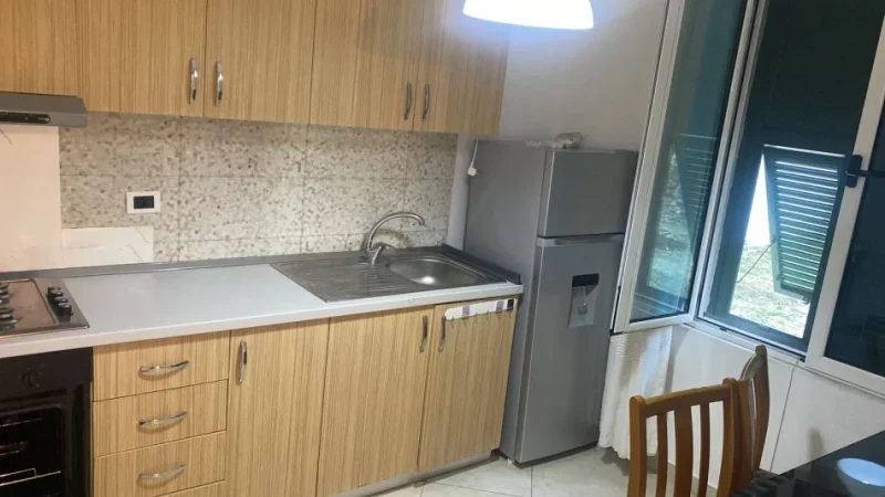 Tirane, jepet me qera apartament 2+1+Ballkon Kati 1, 80 m² 500 € (FUSHA E AVIACIONIT)