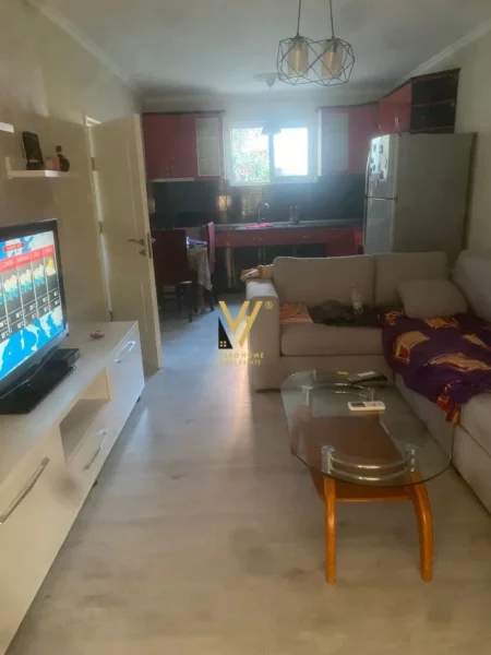 Tirane, jepet me qera apartament 1+1+Ballkon Kati 1, 65 m² 500 € (ALI DEMI)