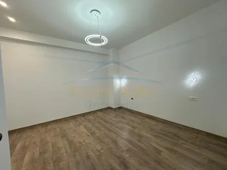 Tirane, shitet apartament 2+1 Kati 3, 77 m² 175.000 € (Rruga e Elbasanit)