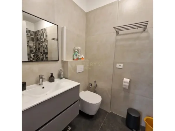 Tirane, jepet me qera apartament Kati 1, 122 m²,