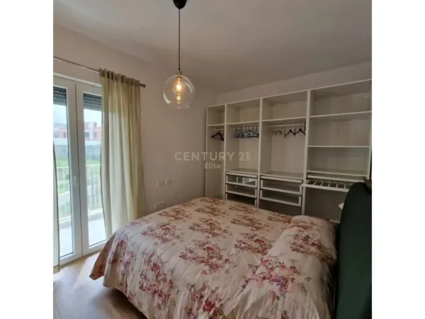 Tirane, jepet me qera apartament Kati 1, 122 m²,