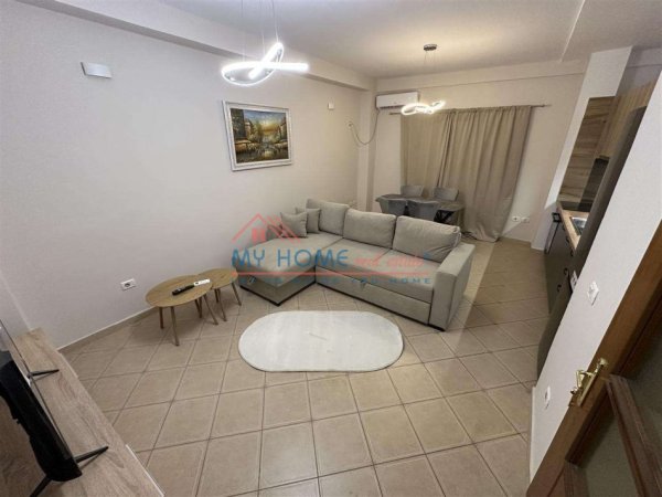 Tirane, jepet me qera apartament 2+1+Ballkon Kati 6, 80 m² 550 € (Don Bosko)