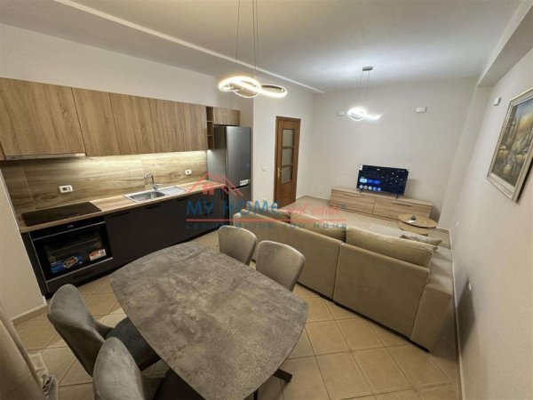 Tirane, jepet me qera apartament 2+1+Ballkon Kati 6, 80 m² 550 € (Don Bosko)