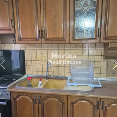 Tirane, jepet me qera shtepi 1+1 Kati 1, 80 m² 450 € (Rruga 5 Maj)