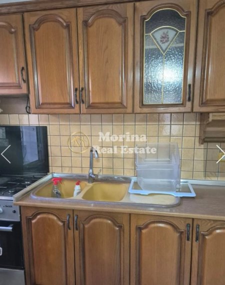 Tirane, jepet me qera shtepi 1+1 Kati 1, 80 m² 450 € (Rruga 5 Maj)