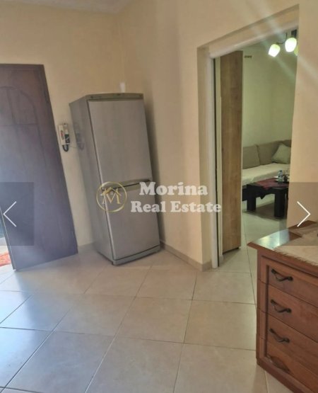 Tirane, jepet me qera shtepi 1+1 Kati 1, 80 m² 450 € (Rruga 5 Maj)