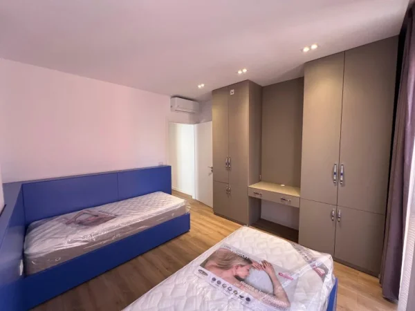 Tirane, jepet me qera apartament 2+1 Kati 4, 101 m² 750 € (Green city Residence)