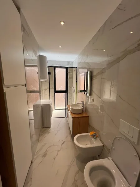 Tirane, jepet me qera apartament 2+1 Kati 4, 101 m² 750 € (Green city Residence)