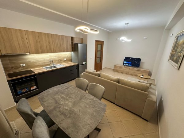 Tirane, jepet me qera apartament 2+1 Kati 5, 85 m² 550 € (Don Bosko)