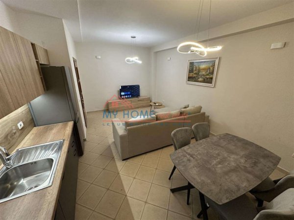 Tirane, jepet me qera apartament 2+1+Ballkon Kati 6, 80 m² 550 € (Don Bosko)