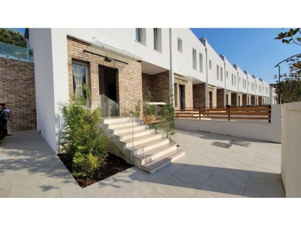 Tirane, shitet Vile 3+1 , 355 m² 700.000 € 