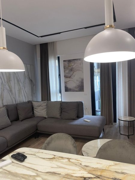 Tirane, jepet me qera apartament 1+1+Ballkon Kati 8, 66 m² (Square 21)