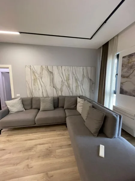 Tirane, jepet me qera apartament 1+1+Ballkon Kati 8, 66 m² (Square 21)