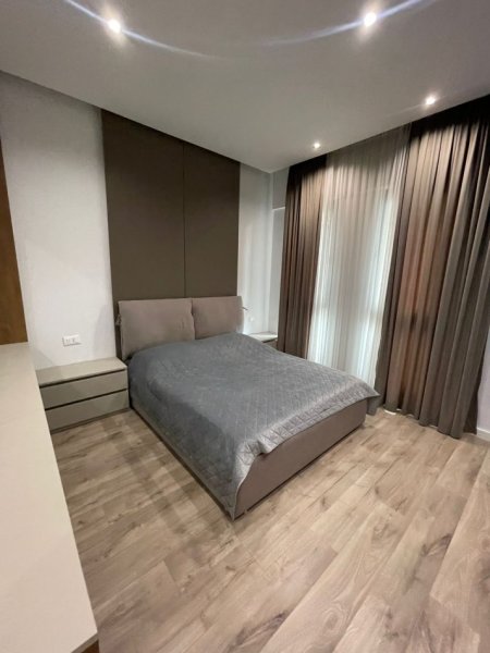 Tirane, jepet me qera apartament 1+1+Ballkon Kati 8, 66 m² (Square 21)