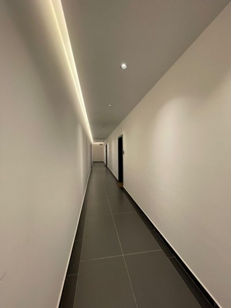 Tirane, jepet me qera apartament 1+1+Ballkon Kati 8, 66 m² (Square 21)