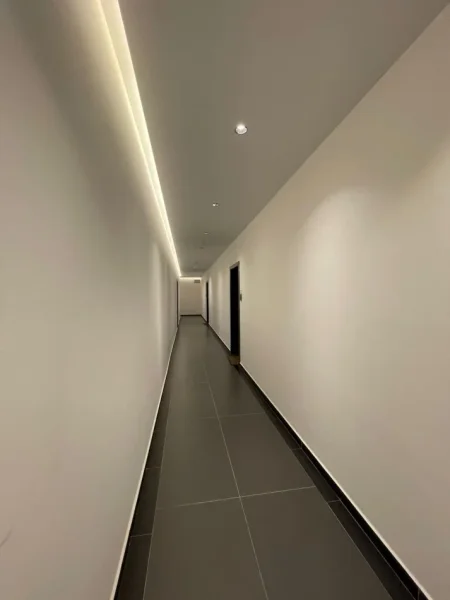 Tirane, jepet me qera apartament 1+1+Ballkon Kati 8, 66 m² (Square 21)