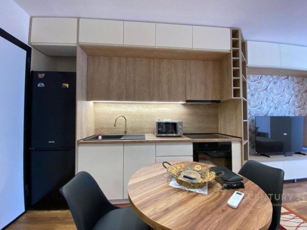 Tirane, jepet me qera apartament 1+1 Kati 8, 65 m² 830 € (Rr.Mine Peza)