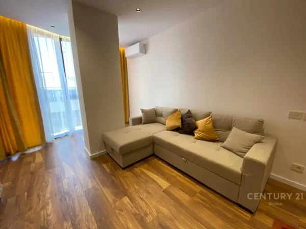 Tirane, jepet me qera apartament 1+1 Kati 8, 65 m² 830 € (Rr.Mine Peza)