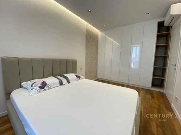 Tirane, jepet me qera apartament 1+1 Kati 8, 65 m² 830 € (Rr.Mine Peza)