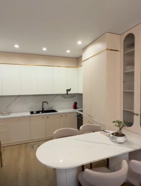 Tirane, jepet me qera apartament 1+1 Kati 6, 60 m² 750 € (PORCELAN)