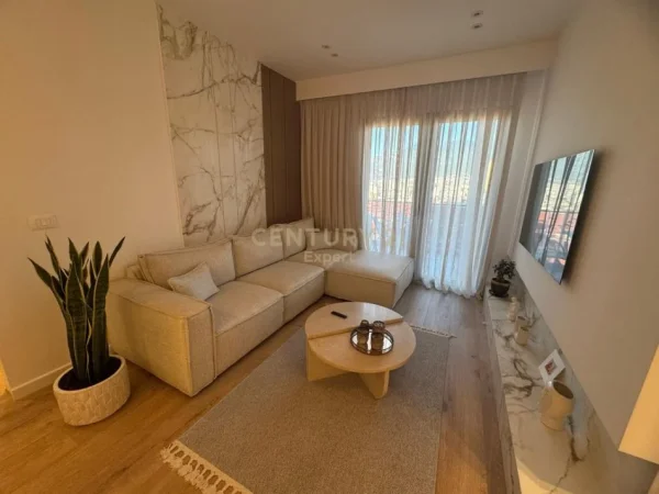 Tirane, jepet me qera apartament 2+1 Kati 19, 110 m² 1.500 € (Garden building)