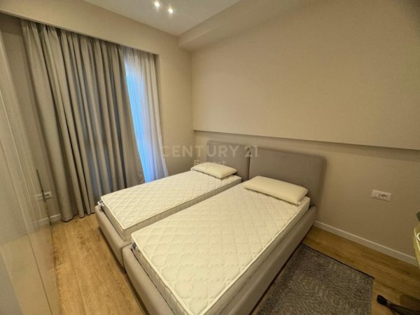 Tirane, jepet me qera apartament 2+1 Kati 19, 110 m² 1.500 € (Garden building)