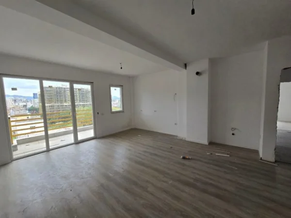 Tirane, shitet apartament 3+1+Ballkon Kati 8, 144 m² 223.500 € (LAPRAKE)