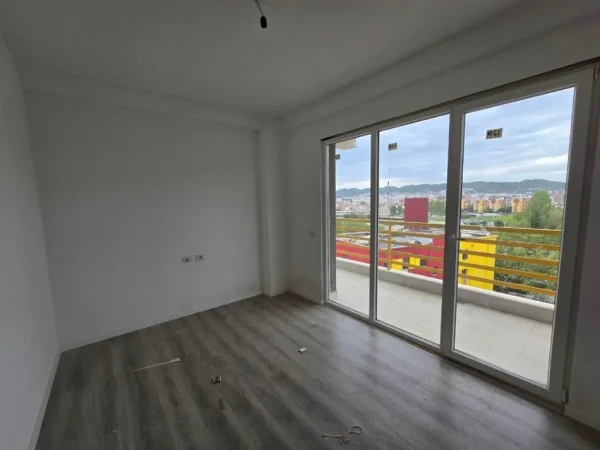 Tirane, shitet apartament 3+1+Ballkon Kati 8, 144 m² 223.500 € (LAPRAKE)