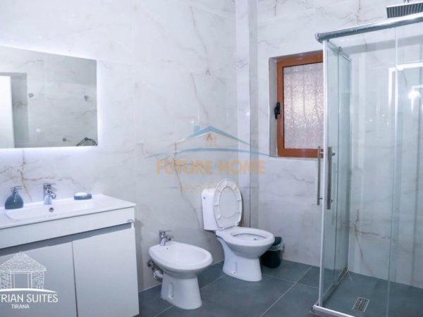 Tirane, jepet me qera apartament 2+1 Kati 1, 70 m² 1.000 € (Medrese)
