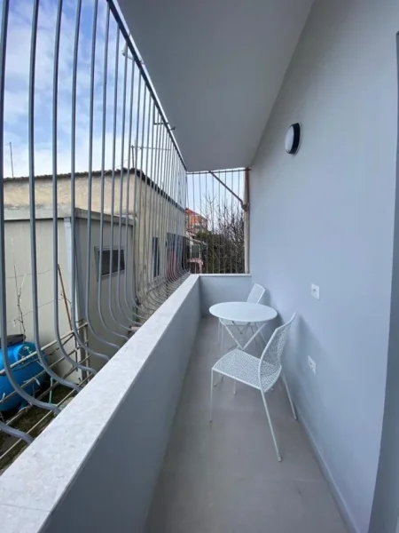 Tirane, jap me qera apartament 2+1+Ballkon Kati 1, 90 m² 700 € (21 Dhjetori)