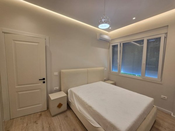 Tirane, jepet me qera apartament 1+1+Ballkon Kati 1, 55 m² 650€ (RRUGA E DIBRES)