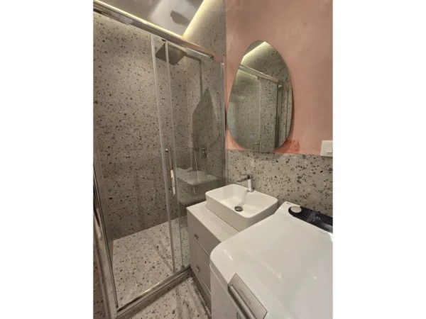 Tirane, jepet me qera apartament 1+1+Ballkon Kati 1, 55 m² 650€ (RRUGA E DIBRES)