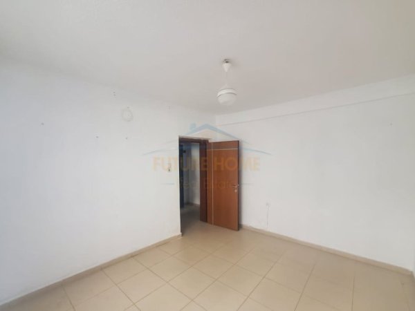 Pogradec, jepet me qera garsonier 1+1 Kati 0, 20 m² 100 € (Rruga e Korces)