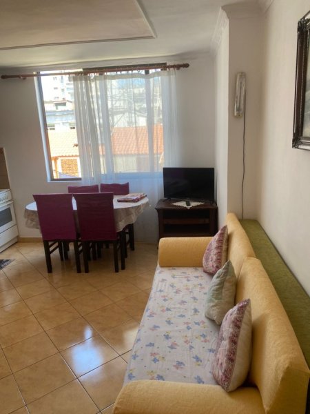 Jepet me Qira Apartament 1+1 tek Spitalet QSUT, pranë Pediatrisë, Kati 3, 80 m² 500 €uro