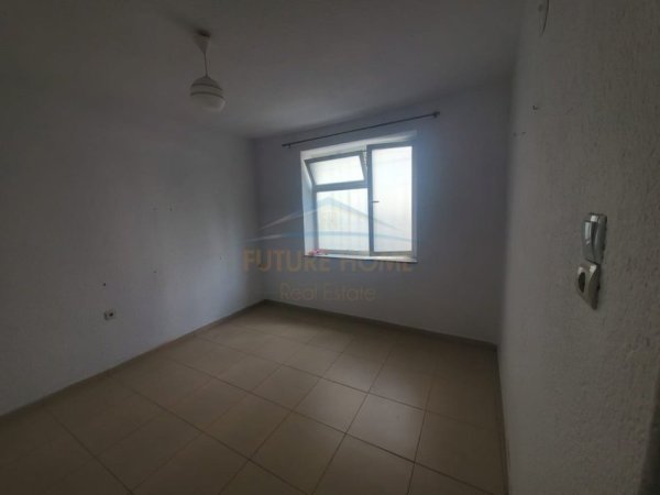 Pogradec, jepet me qera garsonier 1+1 Kati 0, 20 m² 100 € (Rruga e Korces)