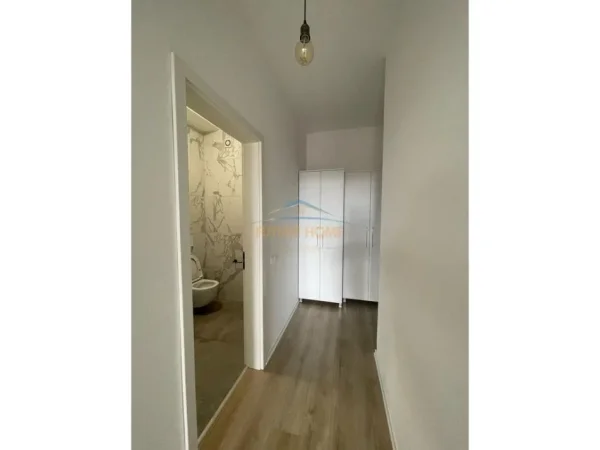 Tirane, jepet me qera apartament 1+1 , 70 m² 550 € 