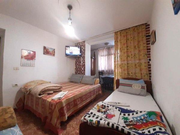 Jepet Apartament 1+1 me Qira tek Zona e Spitaleve, afër Pediatrisë, Kati 1, 50 m² 400 €uro