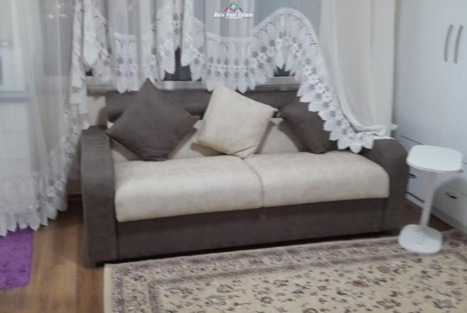 Tirane, jepet me qera garsonier 1+1 Kati 4, 45 m² 450 € (prane Piazes)