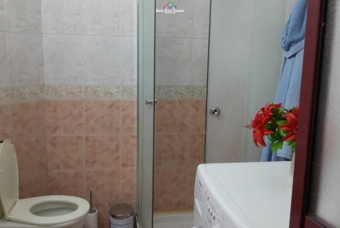 Tirane, jepet me qera garsonier 1+1 Kati 4, 45 m² 450 € (prane Piazes)