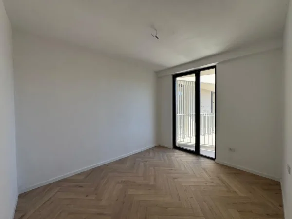 Tirane, jepet me qera ambjent biznesi Kati 13, 152 m² 2.200 € (RRUGA MINE PEZA)